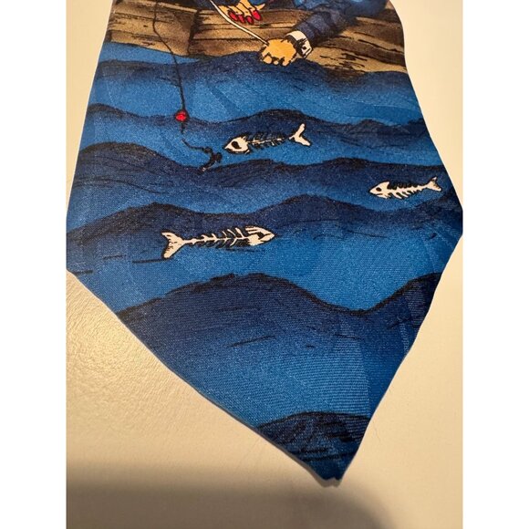 RARE Vintage Hallmark Halloween Tie – Dracula Fishing for Dead Fish – Made in US - Picture 10 of 10